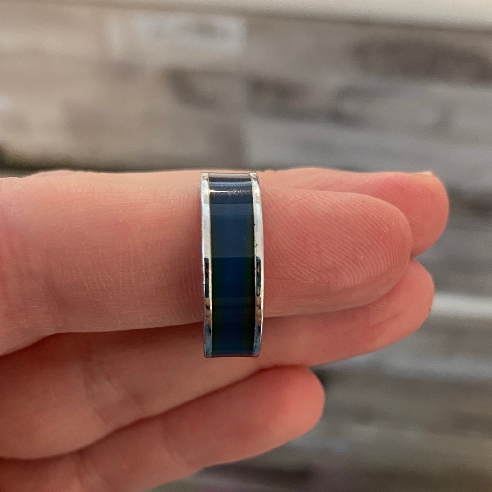 Y2K Mood Ring - changes colors with temperature changes